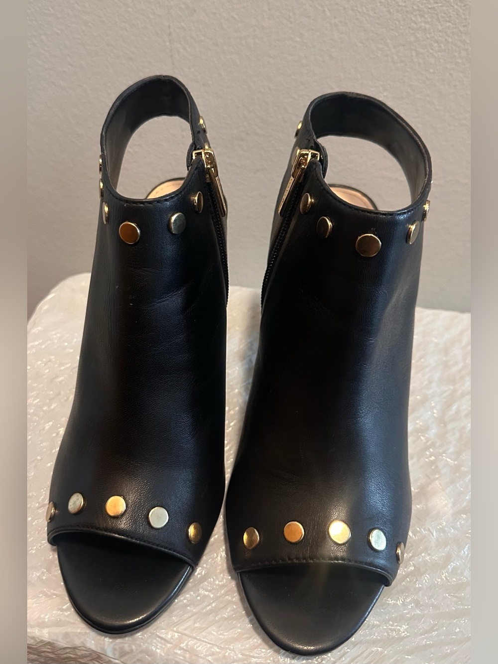 Vince Camuto Edia Black Leather Ankle Booties Size 8M Cone Heel Studded